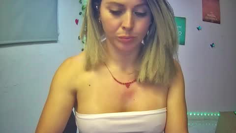 Snapshot of hestesiaxx chatting on November 15, 2:09 am Hestesiaxx online show from November 15, 2:09 am