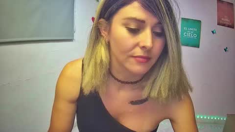 Snapshot of hestesiaxx chatting on November 18, 1:44 am Hestesiaxx online show from November 18, 1:44 am