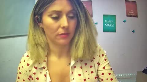 Snapshot of hestesiaxx chatting on November 22, 1:04 am Hestesiaxx online show from November 22, 1:04 am