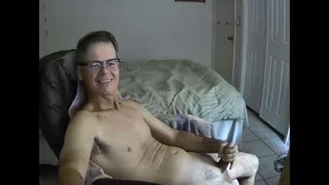 Snapshot of hewes1 chatting on December 16, 9:14 am hewes1 online show from December 16, 9:14 am