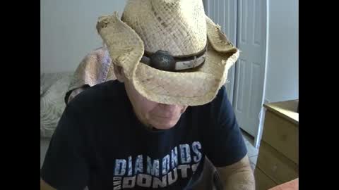 Snapshot of hewes1 chatting on January 15, 10:35 pm hewes1 online show from January 15, 10:35 pm