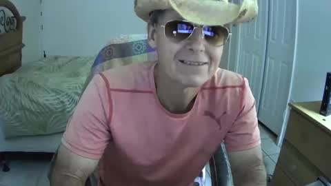 Snapshot of hewes1 chatting on January 19, 3:32 pm hewes1 online show from January 19, 3:32 pm