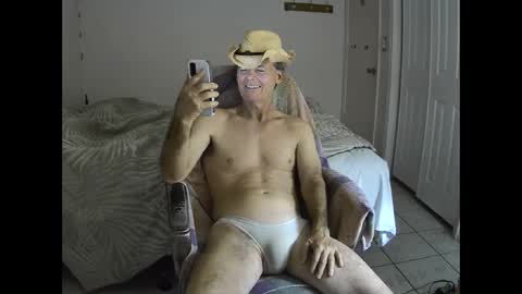 Snapshot of hewes1 chatting on February 6, 9:22 am hewes1 online show from February 6, 9:22 am