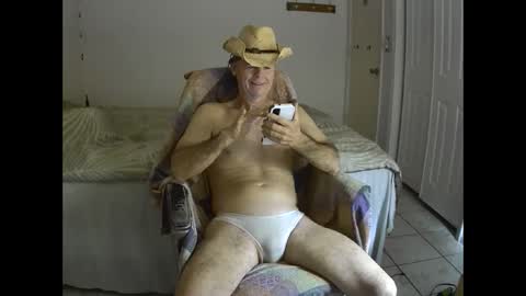 Snapshot of hewes1 chatting on February 8, 8:42 am hewes1 online show from February 8, 8:42 am