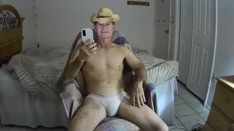 Snapshot of hewes1 chatting on February 10, 4:52 am hewes1 online show from February 10, 4:52 am