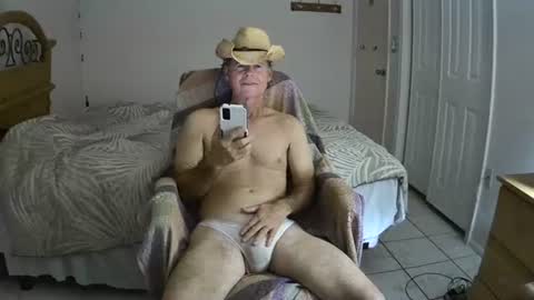 Snapshot of hewes1 chatting on February 13, 7:24 am hewes1 online show from February 13, 7:24 am