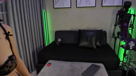 Snapshot of hexavelle chatting on October 17, 8:22 pm HEXAVELLE online show from October 17, 8:22 pm