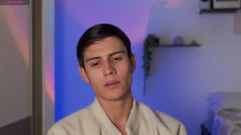 Snapshot of hey_cesard chatting on December 4, 7:12 pm hey_cesard online show from December 4, 7:12 pm