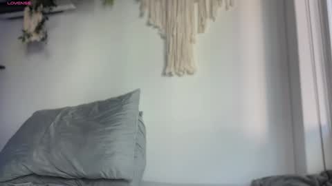 Snapshot of hey_cesard chatting on December 11, 7:14 pm hey_cesard online show from December 11, 7:14 pm