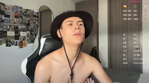 Snapshot of hey_cesard chatting on October 21, 4:08 pm hey_cesard online show from October 21, 4:08 pm