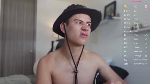 Snapshot of hey_cesard chatting on October 25, 2:46 pm hey_cesard online show from October 25, 2:46 pm