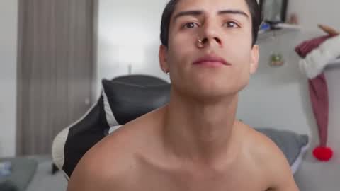 Snapshot of hey_cesard chatting on December 17, 5:08 pm hey_cesard online show from December 17, 5:08 pm