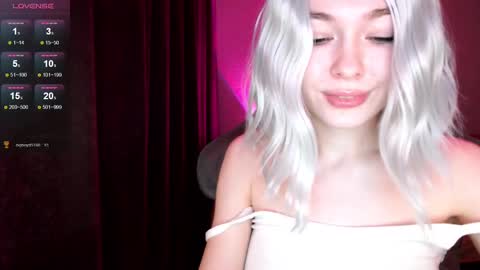 Snapshot of hey_nora_ chatting on February 18, 5:20 am Nora online show from February 18, 5:20 am