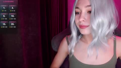 Snapshot of hey_nora_ chatting on October 9, 11:41 am Nora online show from October 9, 11:41 am