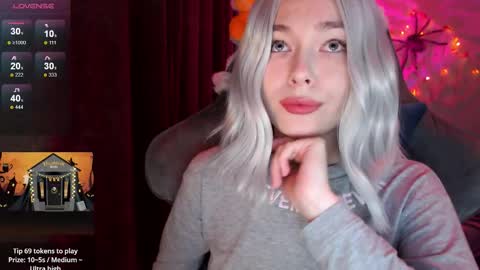 Snapshot of hey_nora_ chatting on November 3, 10:53 pm Nora online show from November 3, 10:53 pm