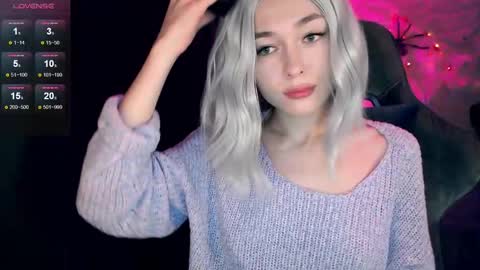 Snapshot of hey_nora_ chatting on November 24, 1:38 am Nora online show from November 24, 1:38 am