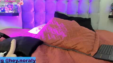 Noraly  online show from December 20, 5:08 pm