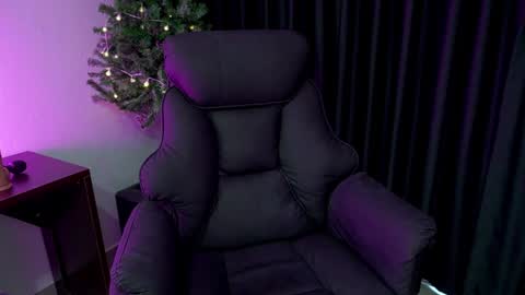 Hi guys You can call me Kitty online show from December 11, 4:18 am