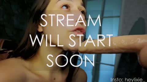 Snapshot of heylixie_ chatting on September 15, 12:54 am Li online show from September 15, 12:54 am