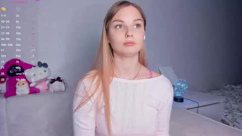 Snapshot of hidden_charm chatting on February 9, 3:38 pm Elizabeth online show from February 9, 3:38 pm