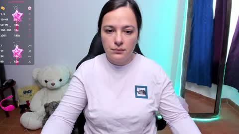 Snapshot of hidianapaola chatting on February 4, 6:06 pm Diana online show from February 4, 6:06 pm