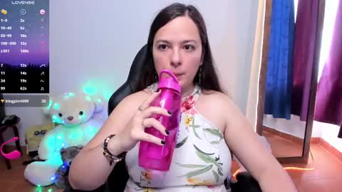 Snapshot of hidianapaola chatting on February 14, 4:52 pm Diana online show from February 14, 4:52 pm
