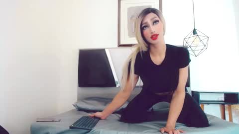 Snapshot of hilary_avilan chatting on January 3, 7:39 pm Hilary Avilan online show from January 3, 7:39 pm