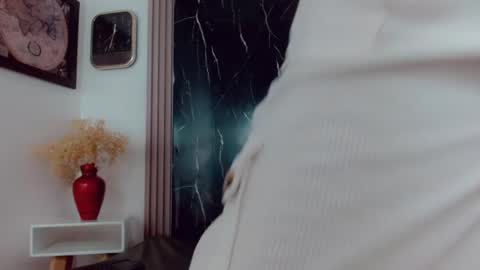 Hilary Avilan online show from April 16, 7:25 pm