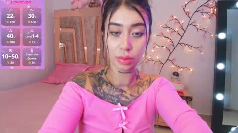 Snapshot of hilary_jones_22 chatting on November 21, 6:17 pm LUNA new account FOLLOW ME online show from November 21, 6:17 pm