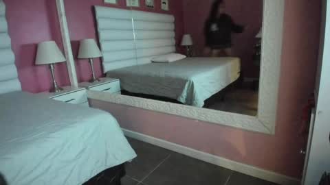 hilary_tailor online show from September 25, 10:52 am