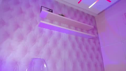  Hillary  online show from February 21, 10:39 am