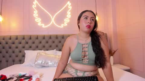 Hillary  online show from March 3, 3:34 am