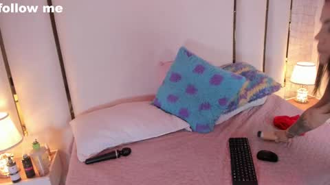 Hillary online show from February 22, 1:55 am