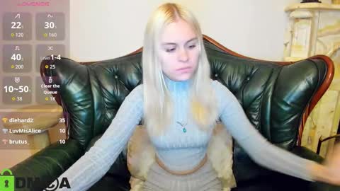 Snapshot of hilleva chatting on October 16, 8:43 pm hilleva online show from October 16, 8:43 pm