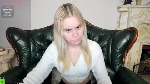 Snapshot of hilleva chatting on November 20, 9:31 am hilleva online show from November 20, 9:31 am