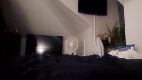 Snapshot of himynamesben12 chatting on September 24, 2:04 am Control my toys on your phone online show from September 24, 2:04 am