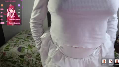 Snapshot of hinata_kawaii chatting on June 8, 9:31 am sara online show from June 8, 9:31 am