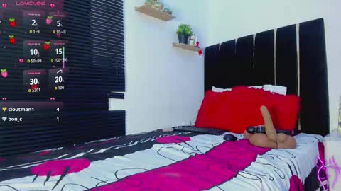 Snapshot of hinatta_smiler chatting on November 26, 6:47 am hinatta smiler online show from November 26, 6:47 am