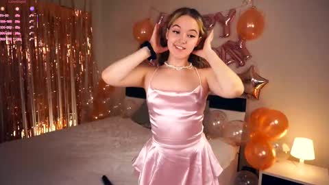 Snapshot of hip_hop_baby chatting on March 6, 6:59 pm Leya Day Mary Night PvT Open online show from March 6, 6:59 pm
