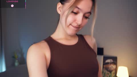 Snapshot of hip_hop_baby chatting on September 12, 7:03 pm Leya Day Mary Night PvT Open online show from September 12, 7:03 pm