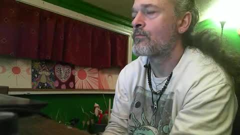 hippiedad333 online show from March 5, 1:34 am