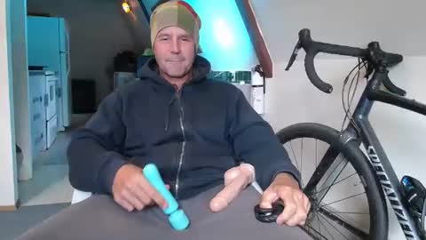 Hippie Jijm online show from February 16, 10:17 pm