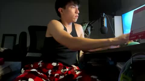 hispanicguy10 online show from November 13, 5:39 am