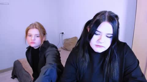 Snapshot of hitomi2 chatting on November 7, 8:03 am Dina online show from November 7, 8:03 am