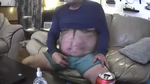 Snapshot of hobohoeless chatting on December 17, 5:57 am hobohoeless online show from December 17, 5:57 am