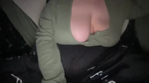 Snapshot of hoestoes915 chatting on January 5, 7:17 am Stacey online show from January 5, 7:17 am