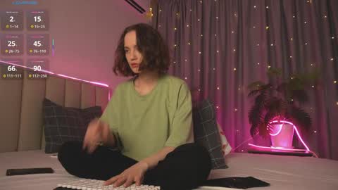 julia online show from April 19, 3:28 am