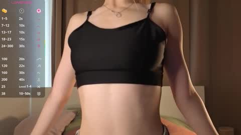 Snapshot of holayoula chatting on September 23, 8:17 am Moni Monica online show from September 23, 8:17 am