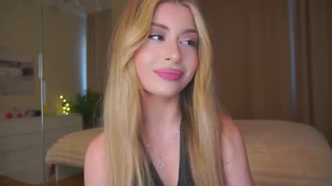 Moni Monica online show from March 25, 8:09 am