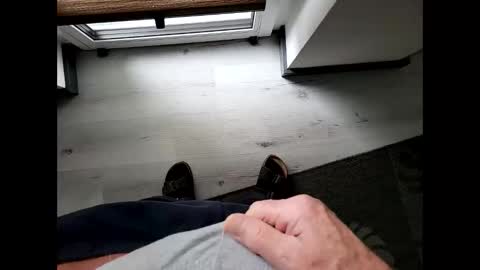 Snapshot of holger_man chatting on March 1, 7:51 am holger_man online show from March 1, 7:51 am